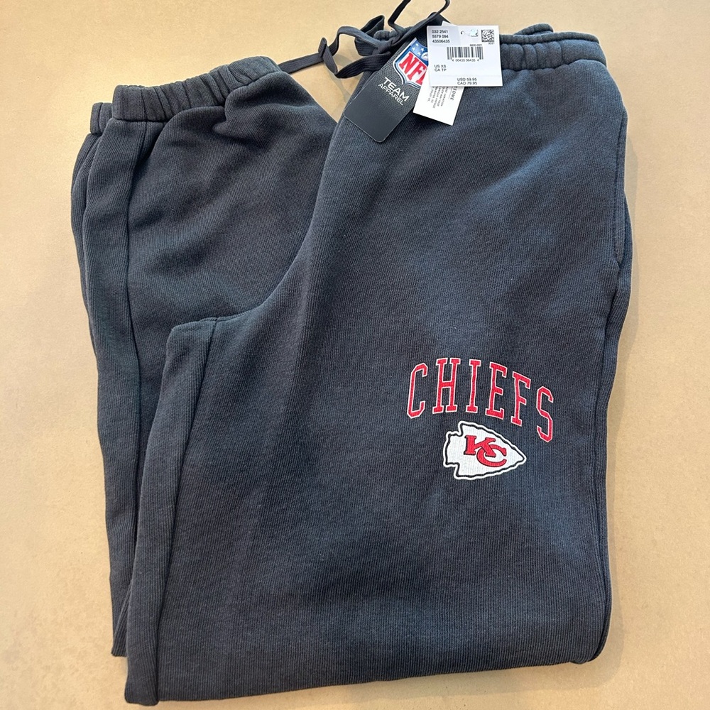 American Eagle Kansas City Chiefs Sweatpants. NWT
